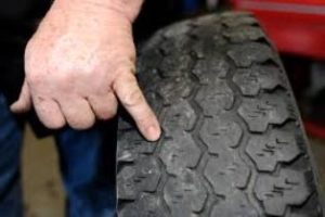 Hand pointing to the groove of the tire